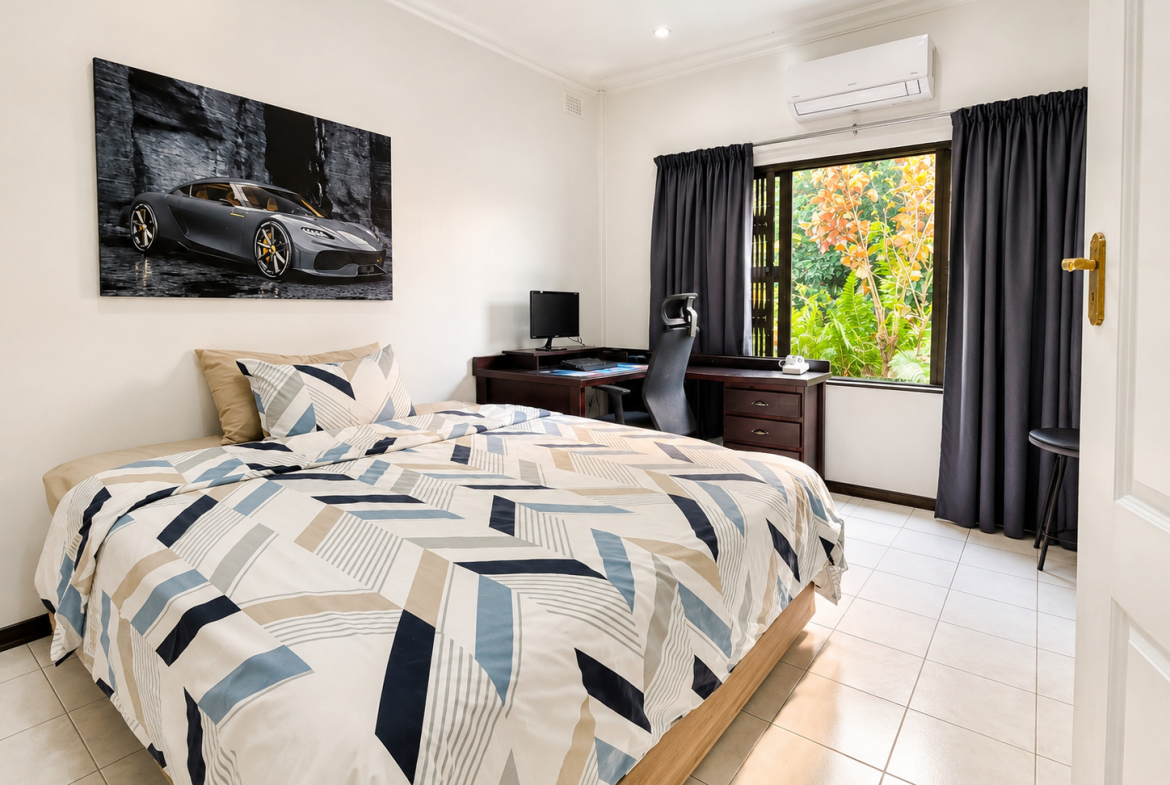 Exceptional Beachfront Property with cottage Shelly Beach, Beach Front