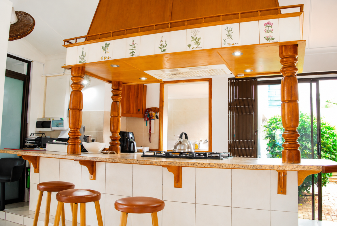 Exceptional Beachfront Property with cottage Shelly Beach, Beach Front