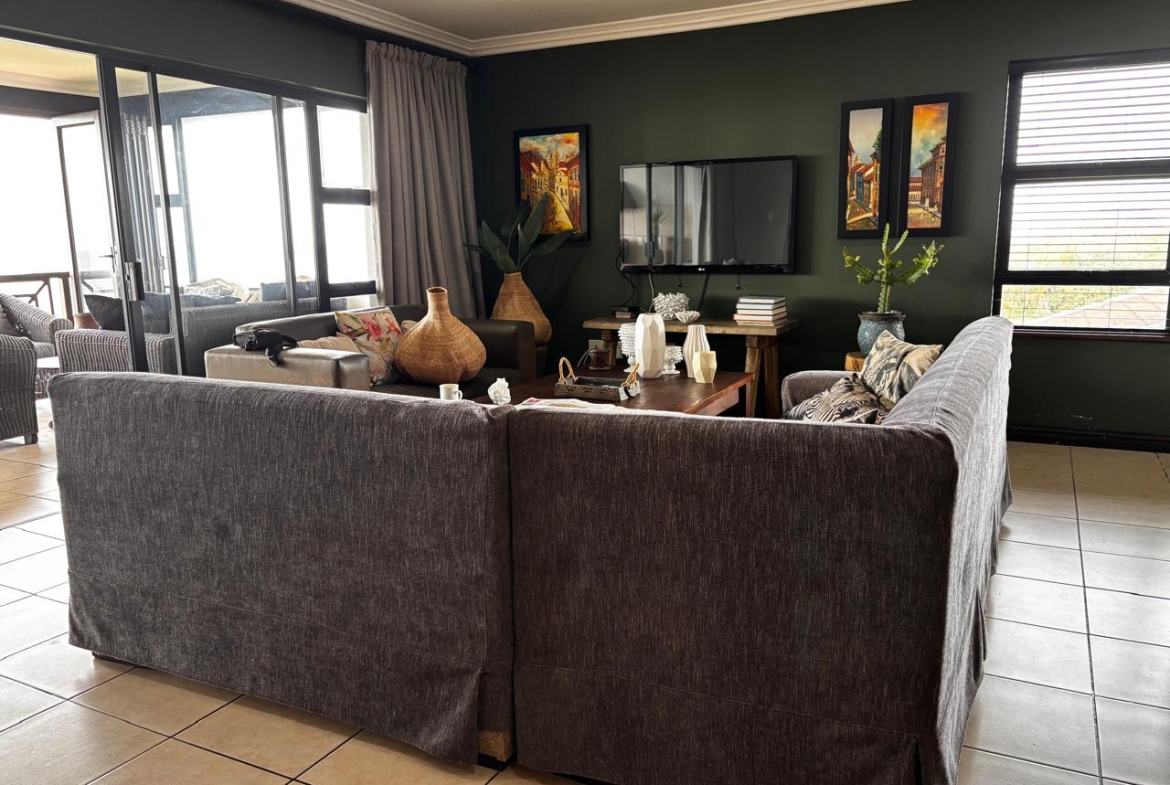 3 Bedroom Apartment in Shelly Coastal Living at Its Finest