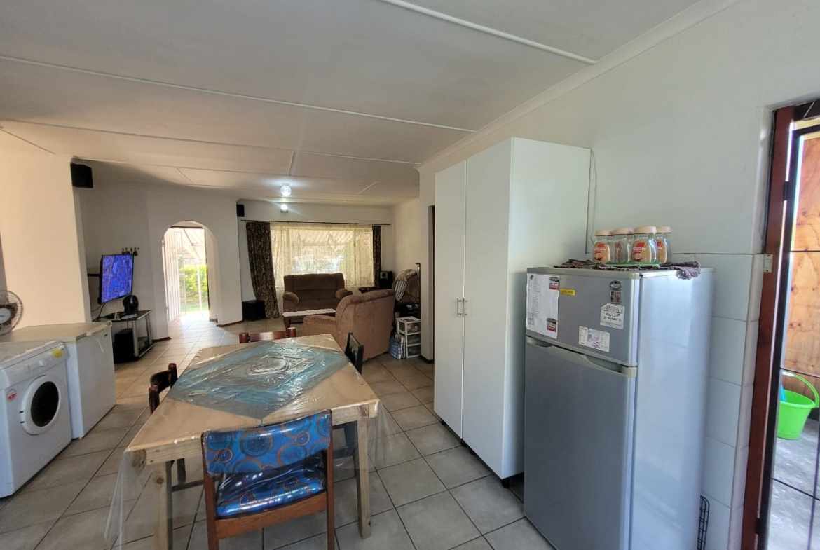 Spacious 3 Bedroom Family Home in Prime Location