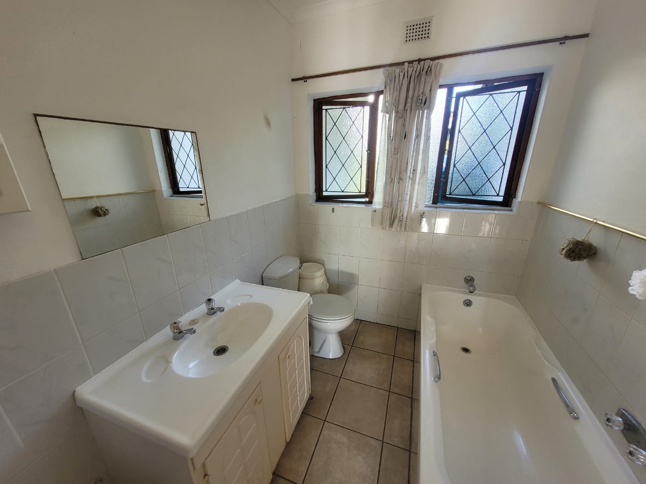 WhatsApp Image 2026-05-19 at 09.29.31 Spacious 3 Bedroom Family Home in Prime Location