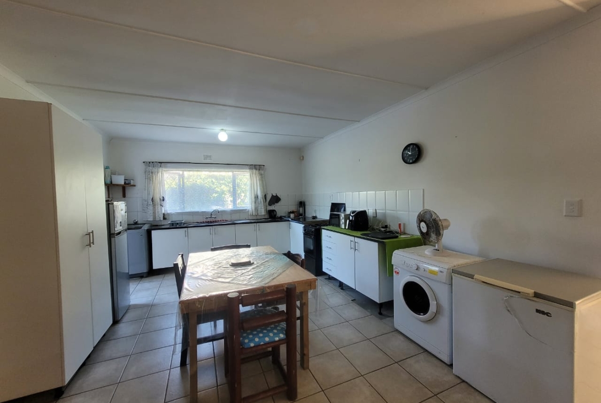 Spacious 3 Bedroom Family Home in Prime Location