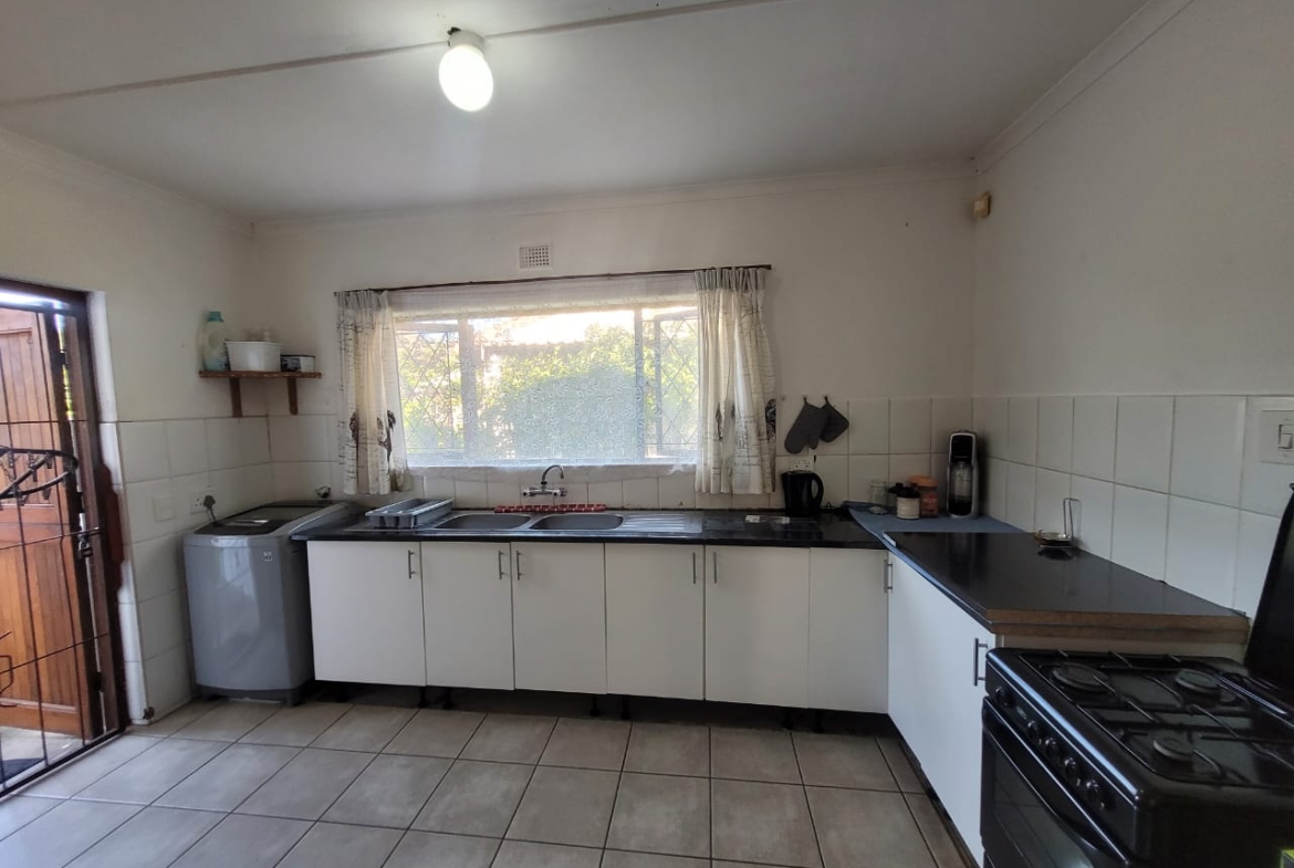 Spacious 3 Bedroom Family Home in Prime Location