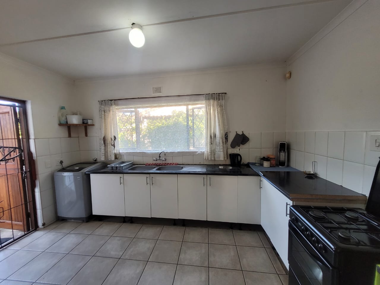 WhatsApp Image 2026-05-19 at 09.29.35 Spacious 3 Bedroom Family Home in Prime Location