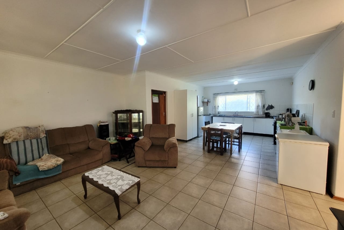 Spacious 3 Bedroom Family Home in Prime Location