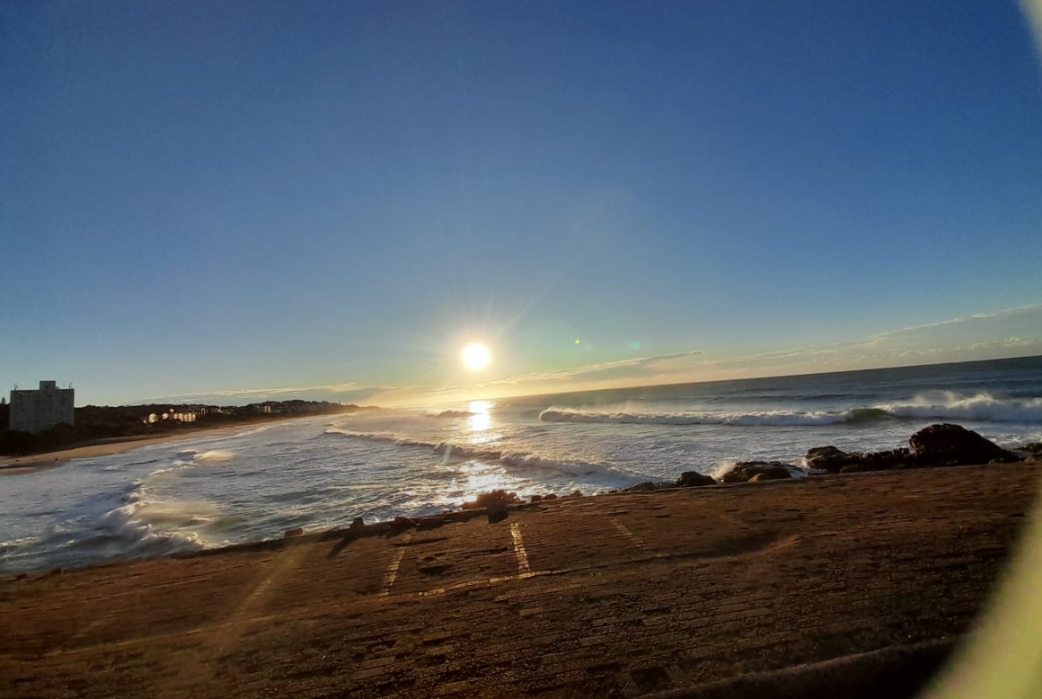 FOR SALE – Furnished 2 Bedroom , Stone through away to beach in Margate