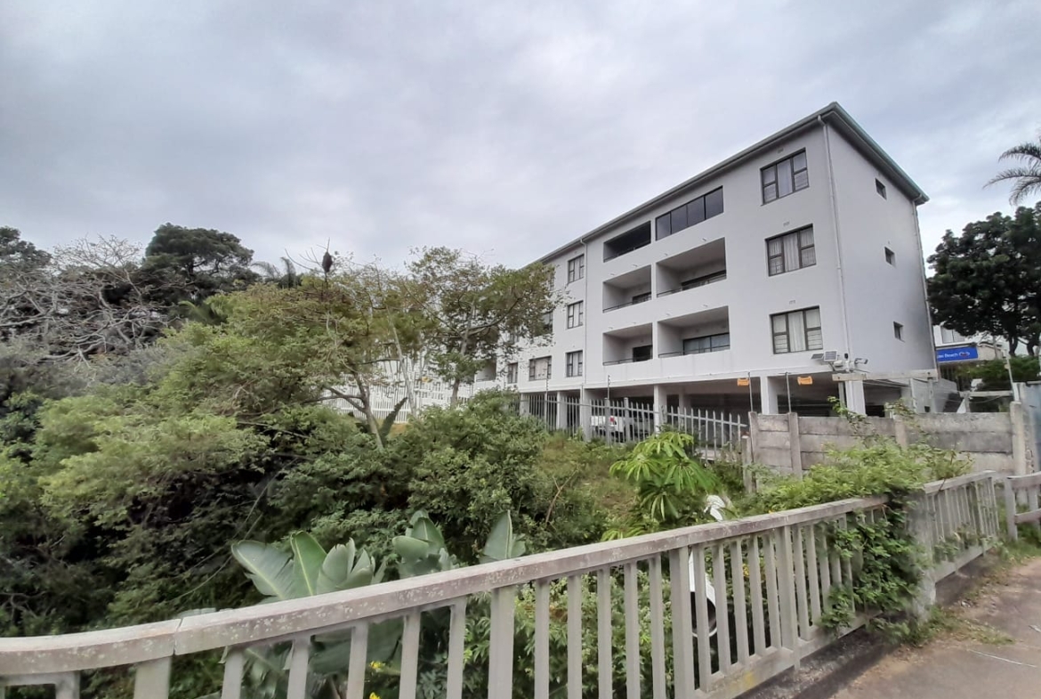 FOR SALE – Furnished 2 Bedroom , Stone through away to beach in Margate