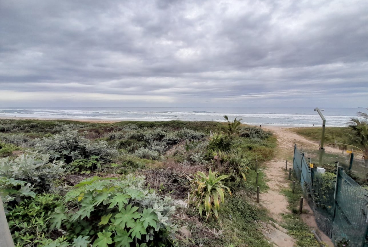 FOR SALE – Furnished 2 Bedroom , Stone through away to beach in Margate