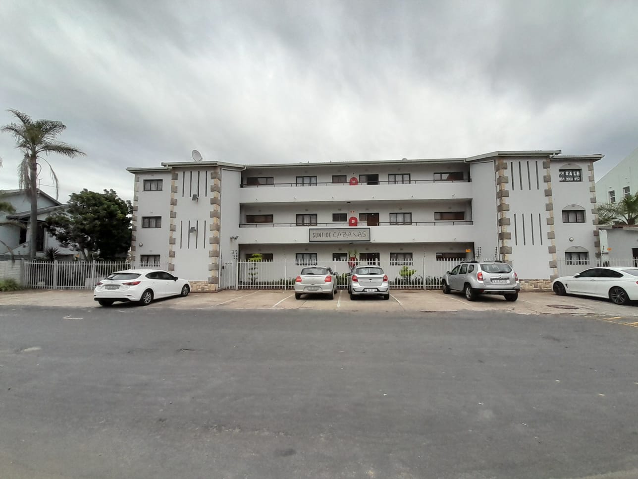 FOR SALE – Furnished 2 Bedroom , Stone through away to beach in Margate