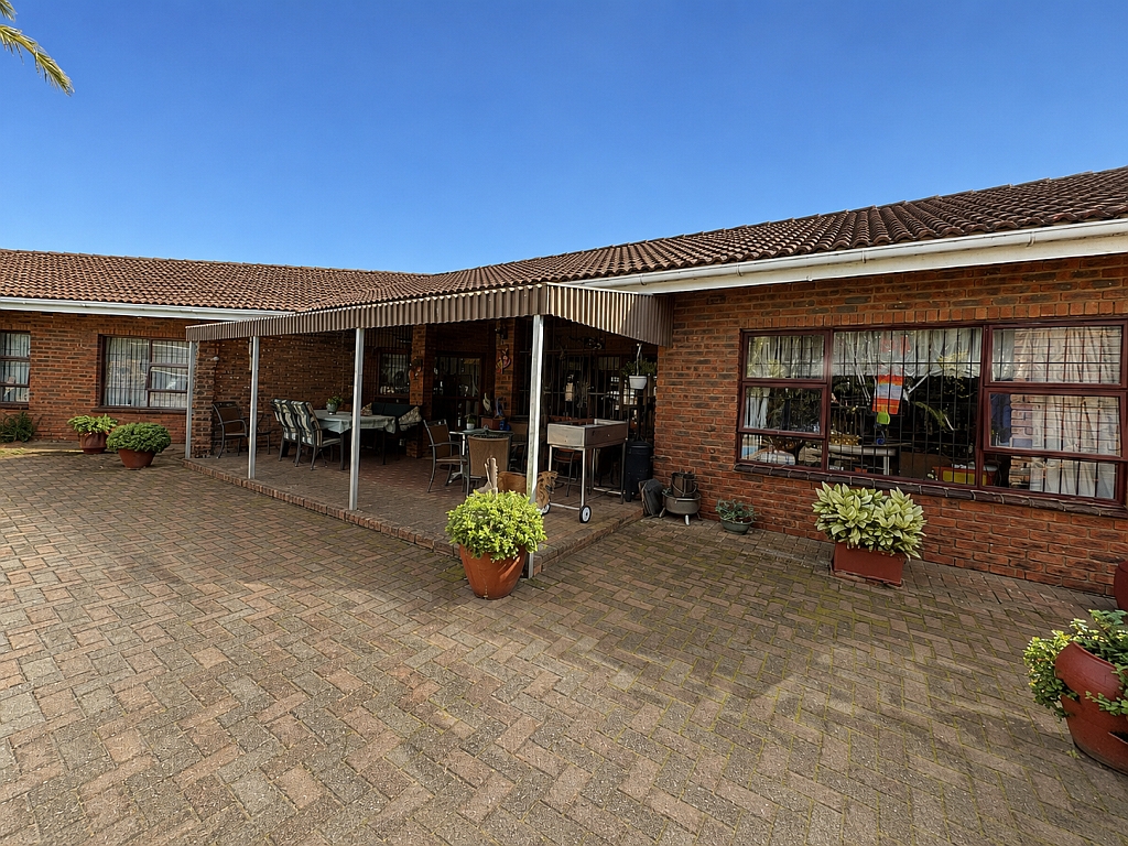 Exceptional Uvongo Property with Flatlets, Solar Power & Endless Income Potential