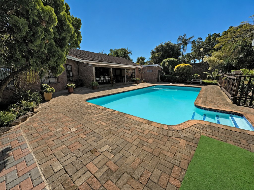Exceptional Uvongo Property with Flatlets, Solar Power & Endless Income Potential