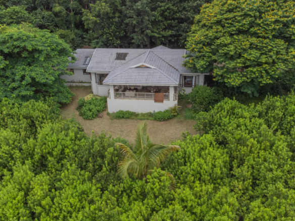 Exceptional 4.5ha Macadamia Farm with 2 Dwellings, Dam & Borehole