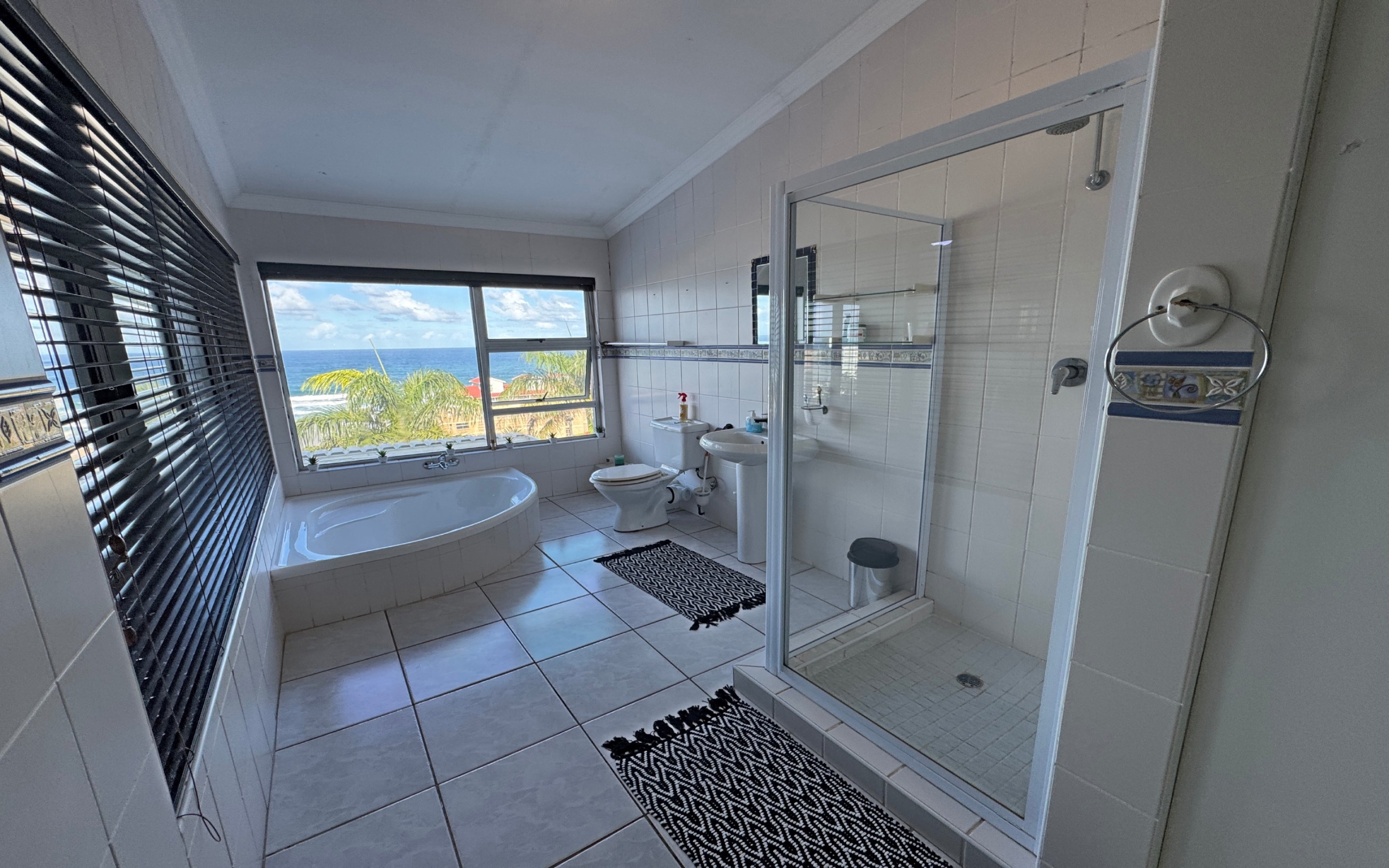 12_main_bathroom Grand-Scale Coastal Living with Panoramic Ocean Views – Luxury Home & Holiday Investment in Margate