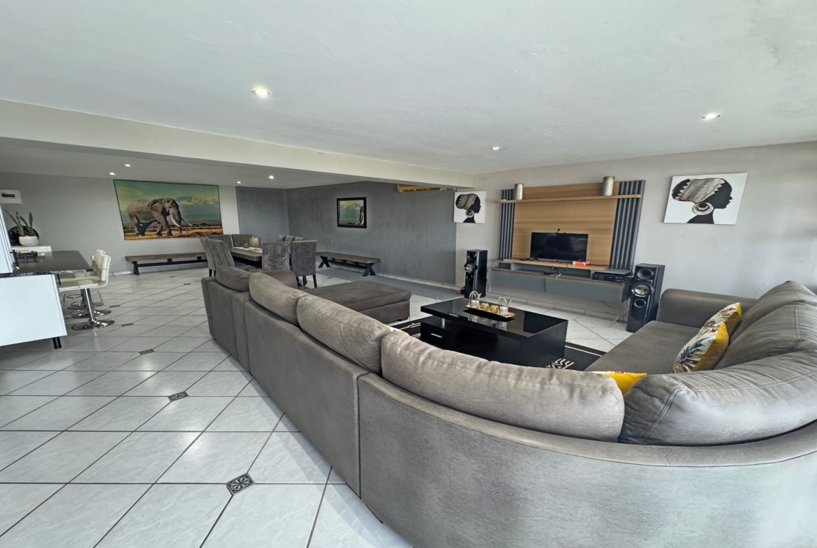 Grand-Scale Coastal Living with Panoramic Ocean Views – Luxury Home & Holiday Investment in Margate