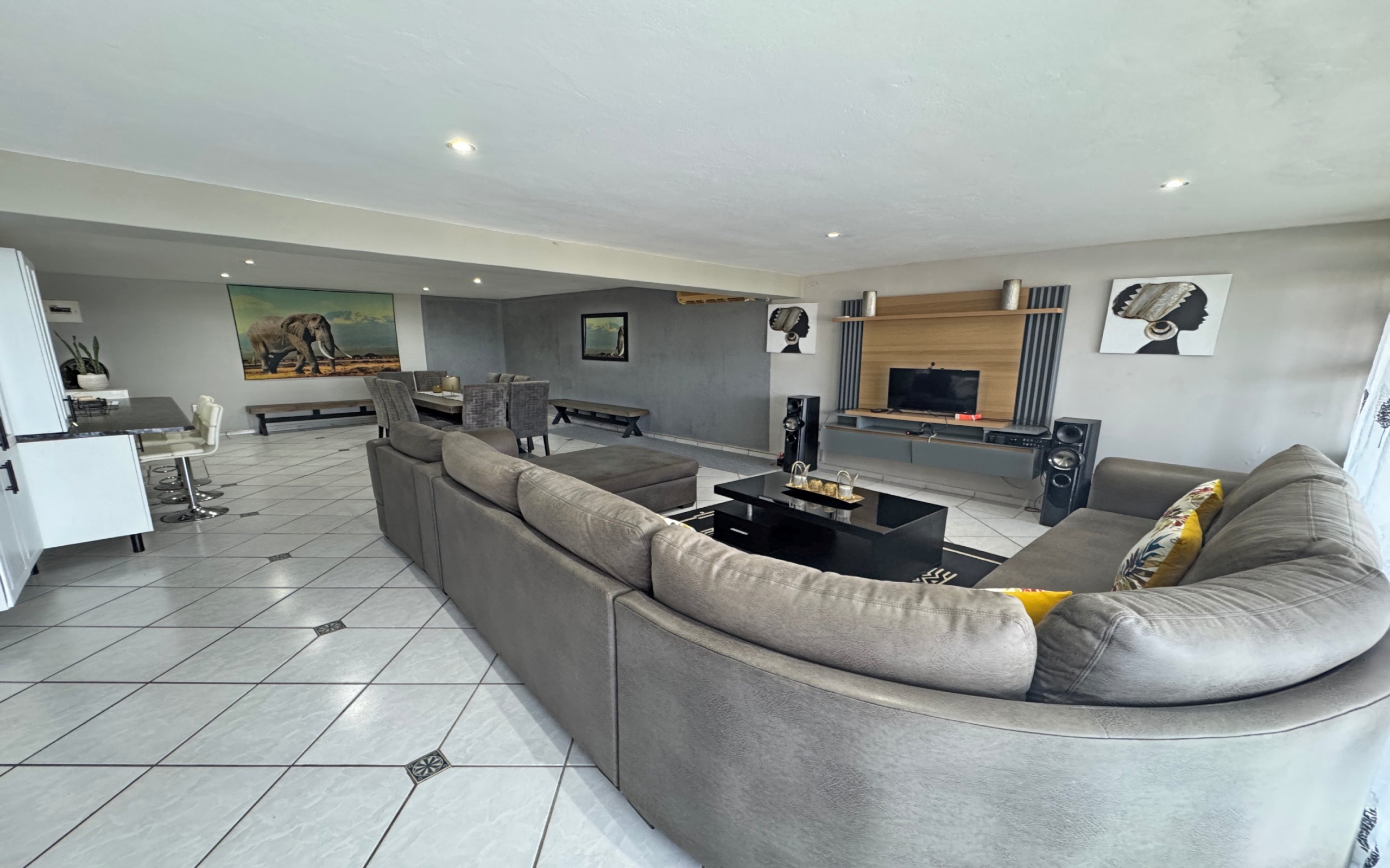 13_main_lounge Grand-Scale Coastal Living with Panoramic Ocean Views – Luxury Home & Holiday Investment in Margate