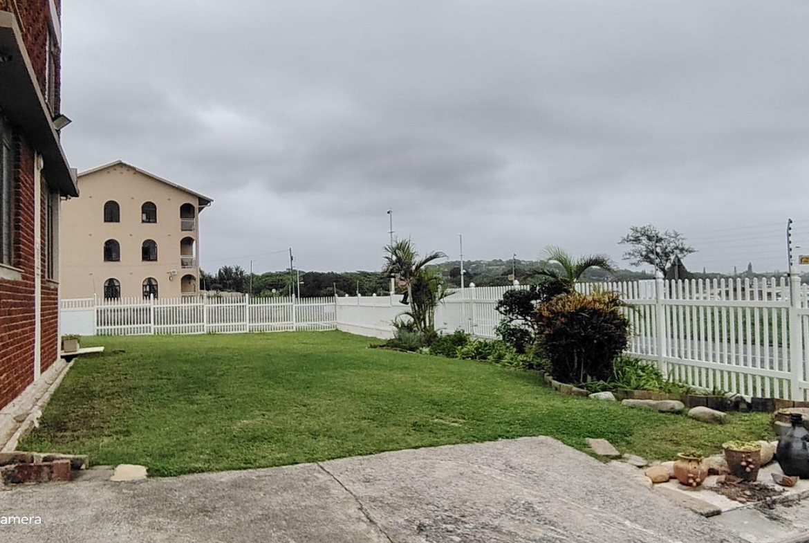 Fully Furnished Top-Floor Apartment with Stunning Beachfront Location