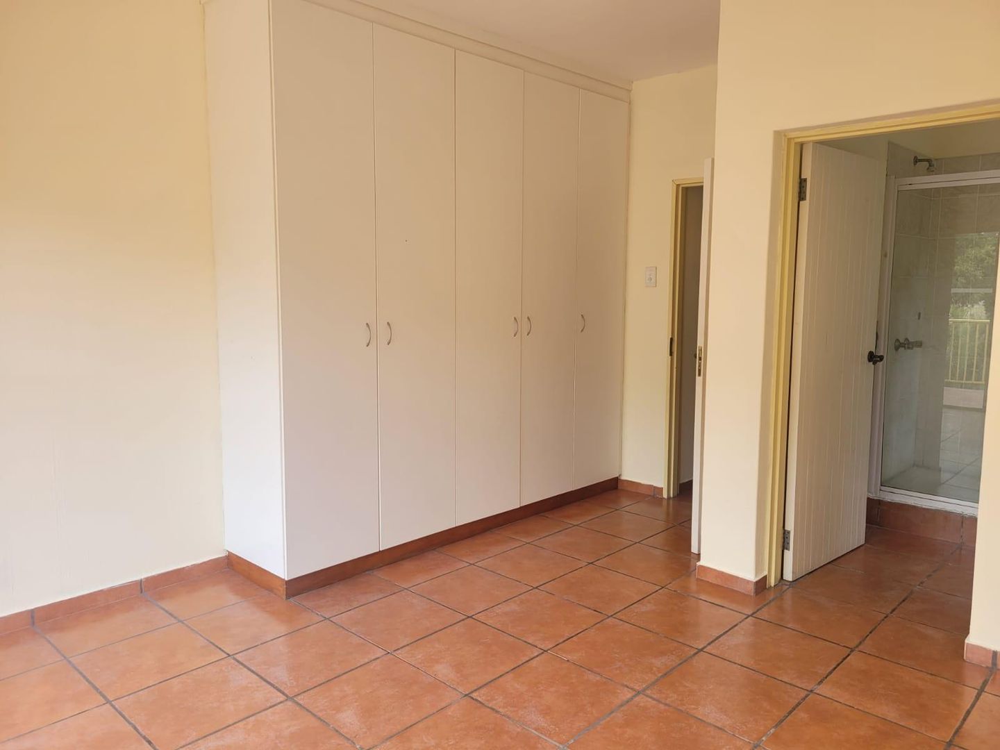 14226711 Spacious 2 Bedrooms, 2 Bathrooms Apartment for Sale