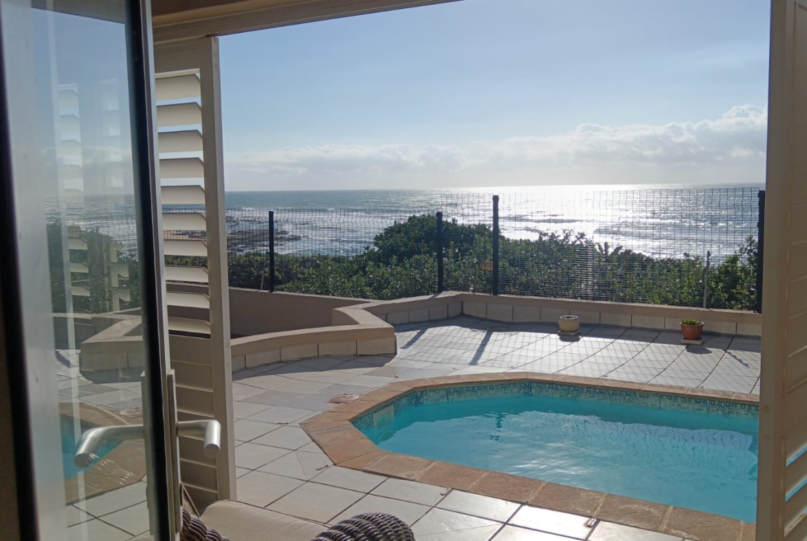 4 Bed, 4 Bath residence boasting breathtaking Shelly sea view For Sale