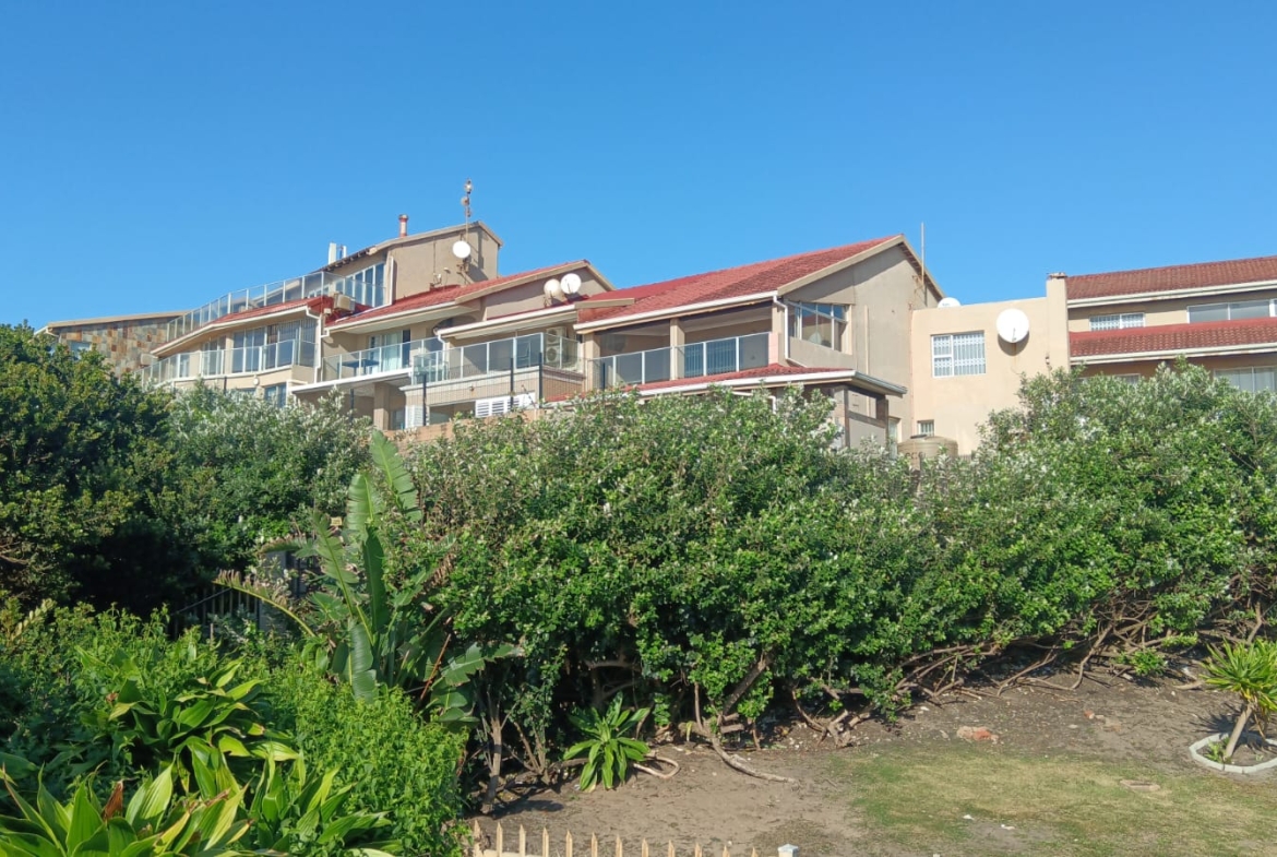 4 Bed, 4 Bath residence boasting breathtaking Shelly sea view For Sale