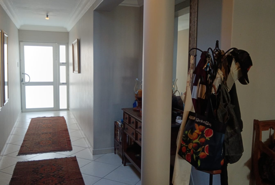 4 Bed, 4 Bath residence boasting breathtaking Shelly sea view For Sale