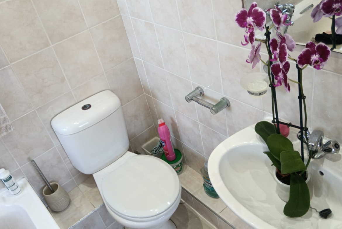 4 Bed, 4 Bath residence boasting breathtaking Shelly sea view For Sale