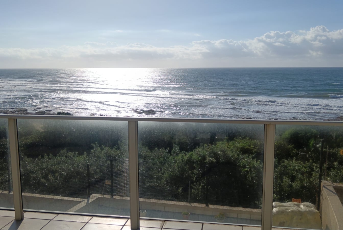 4 Bed, 4 Bath residence boasting breathtaking Shelly sea view For Sale
