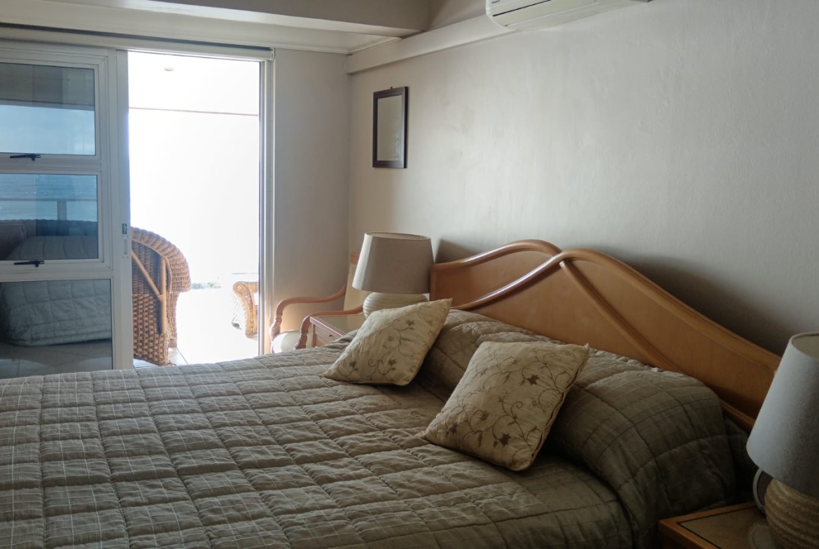 4 Bed, 4 Bath residence boasting breathtaking Shelly sea view For Sale