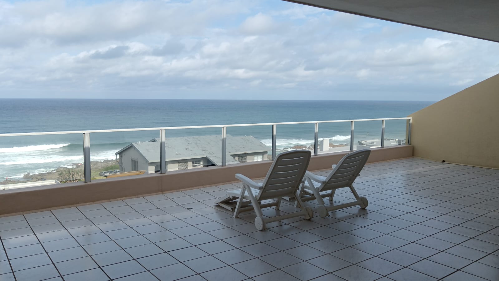 3 Bedroom, 2 Bathroom, open plan, Manaba sea view for Sale