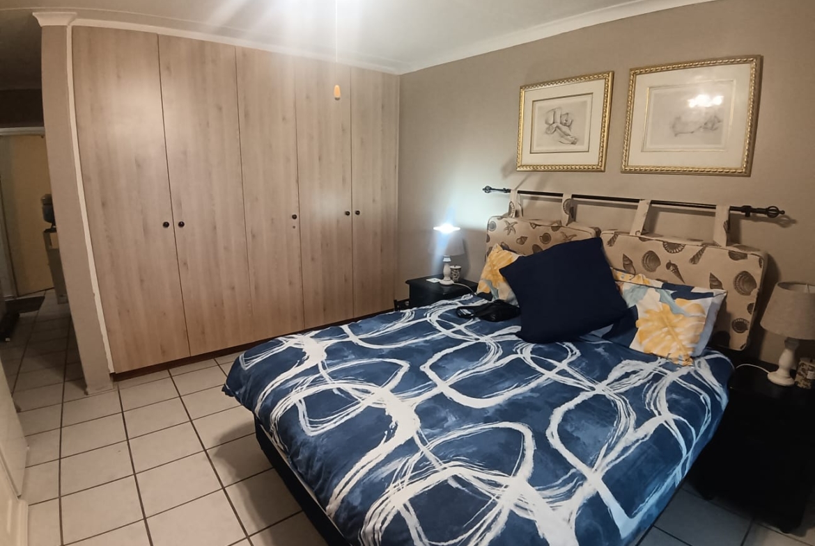 2 Bedroom, 1 Bathroom, Uvongo Sea view For Sale