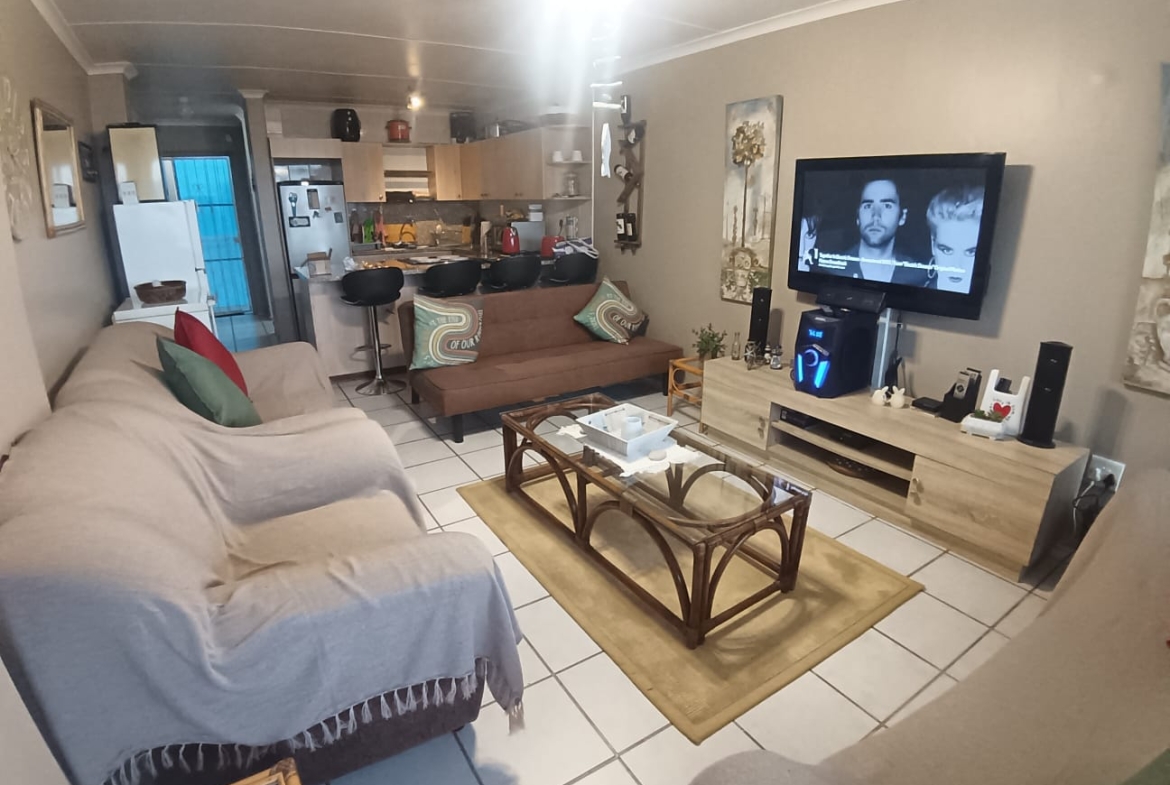 2 Bedroom, 1 Bathroom, Uvongo Sea view For Sale