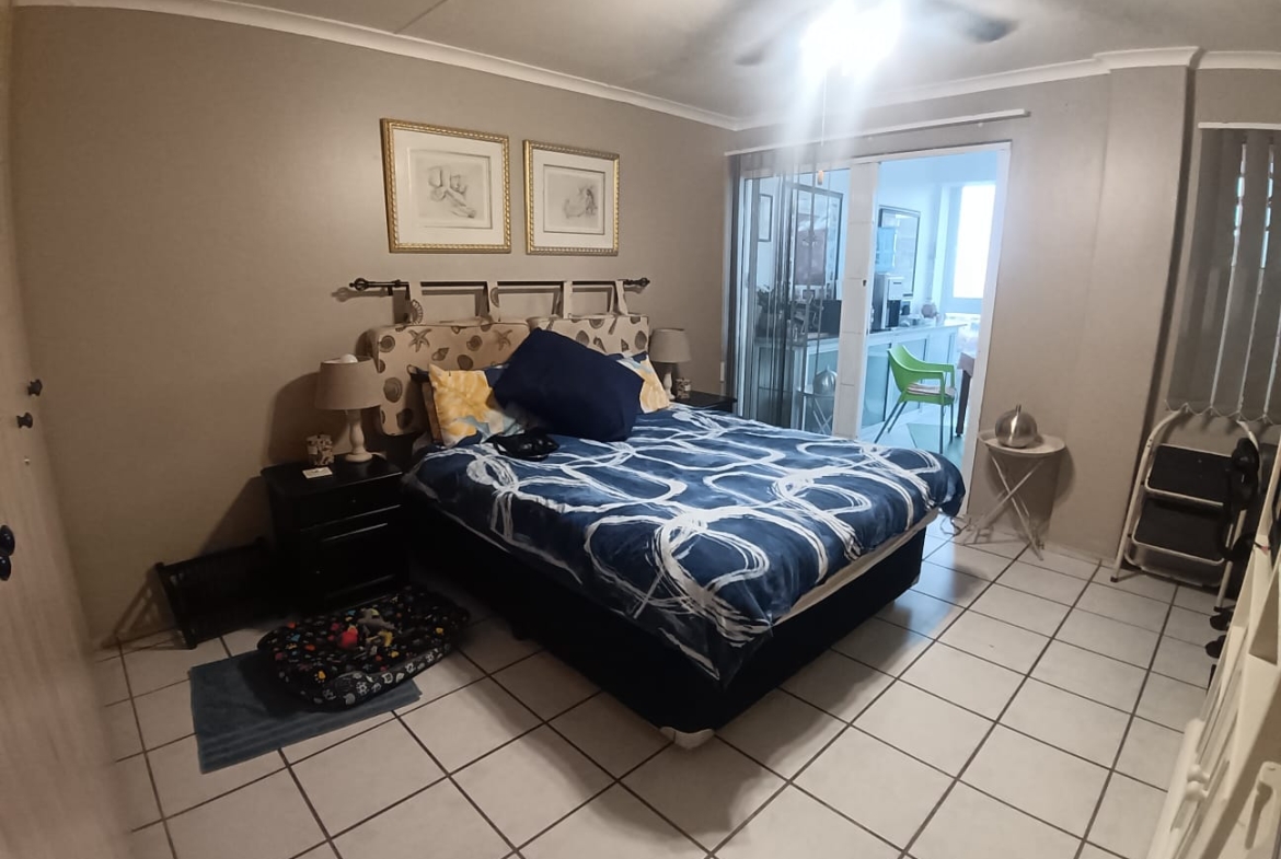 2 Bedroom, 1 Bathroom, Uvongo Sea view For Sale