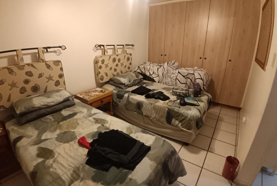 2 Bedroom, 1 Bathroom, Uvongo Sea view For Sale