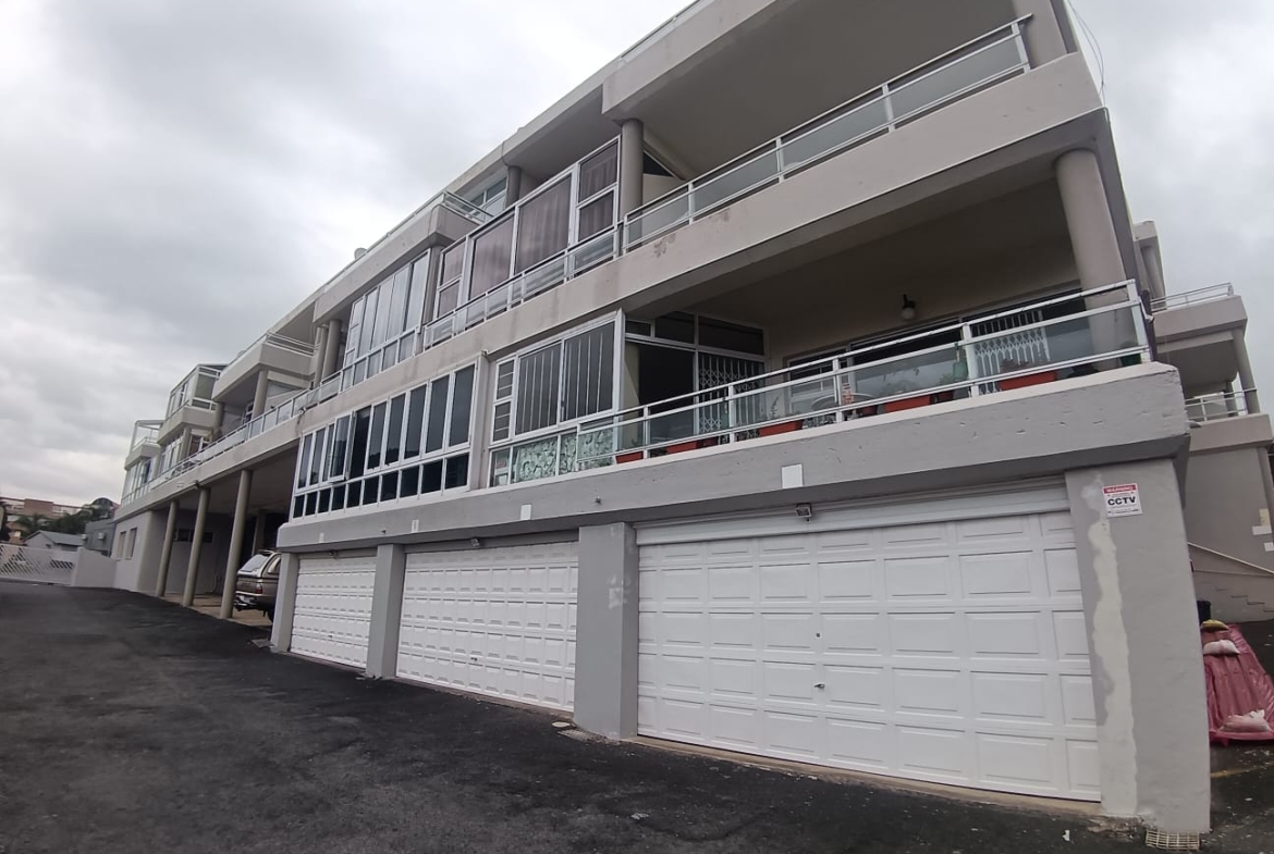 2 Bedroom, 1 Bathroom, Uvongo Sea view For Sale