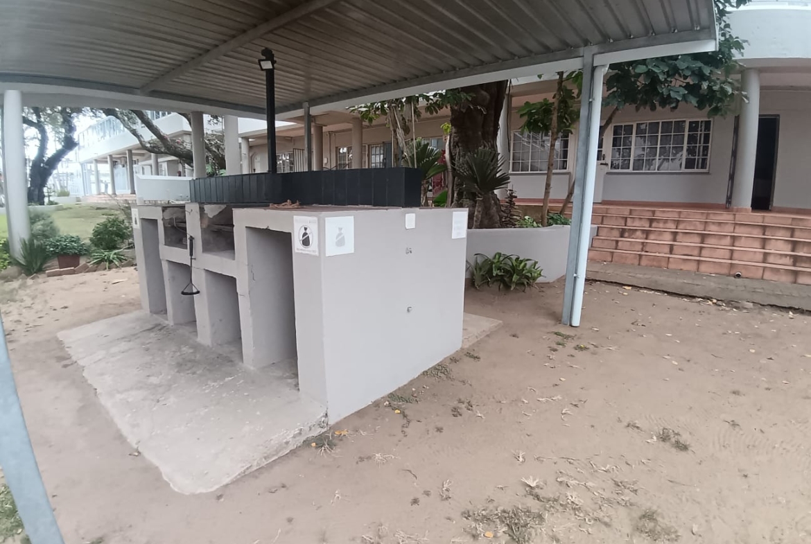 2 Bedroom, 1 Bathroom, Uvongo Sea view For Sale