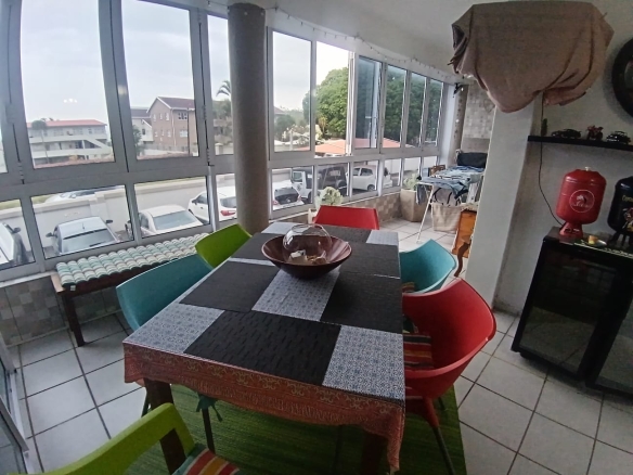 2 Bedroom, 1 Bathroom, Uvongo Sea view For Sale