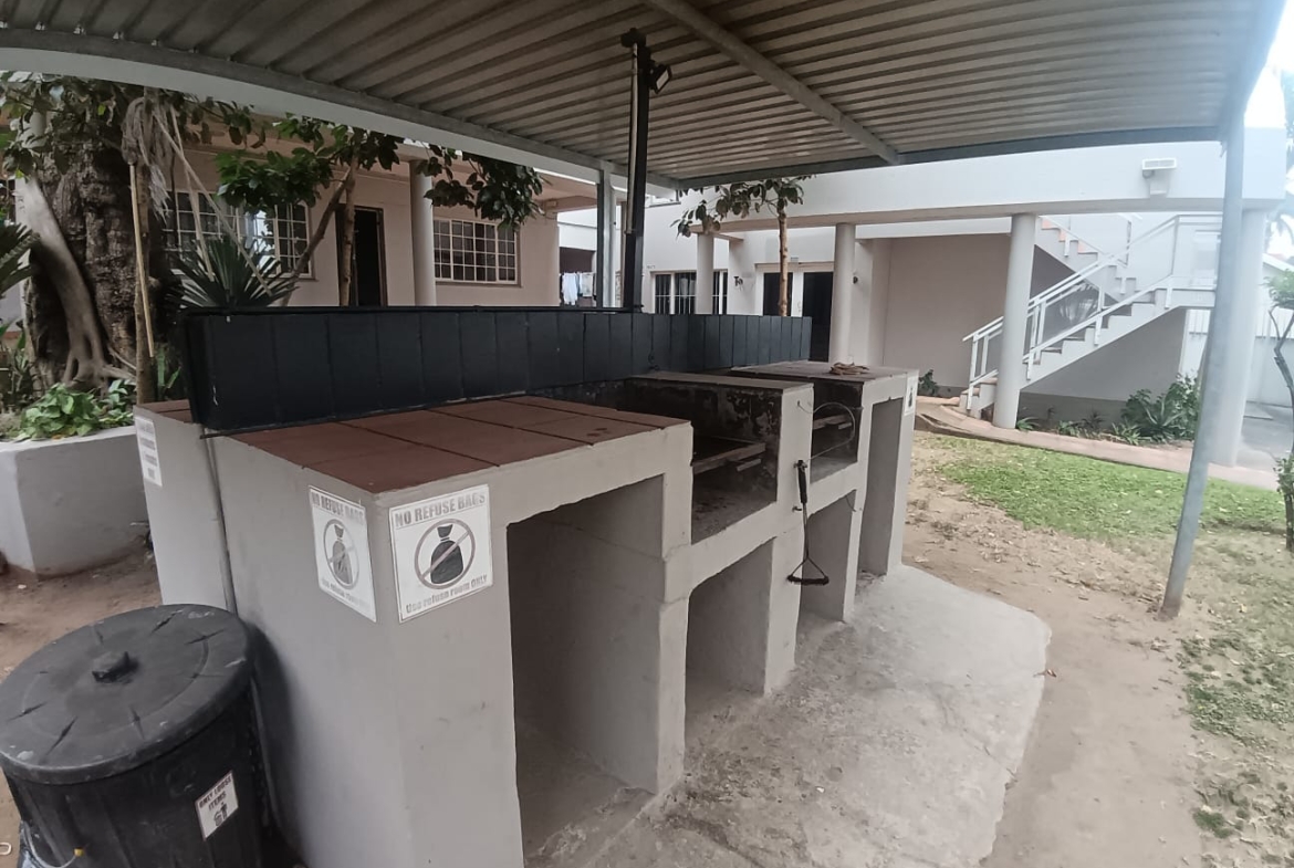 2 Bedroom, 1 Bathroom, Uvongo Sea view For Sale