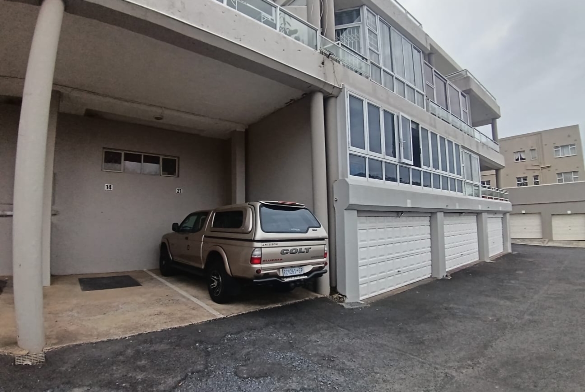 2 Bedroom, 1 Bathroom, Uvongo Sea view For Sale