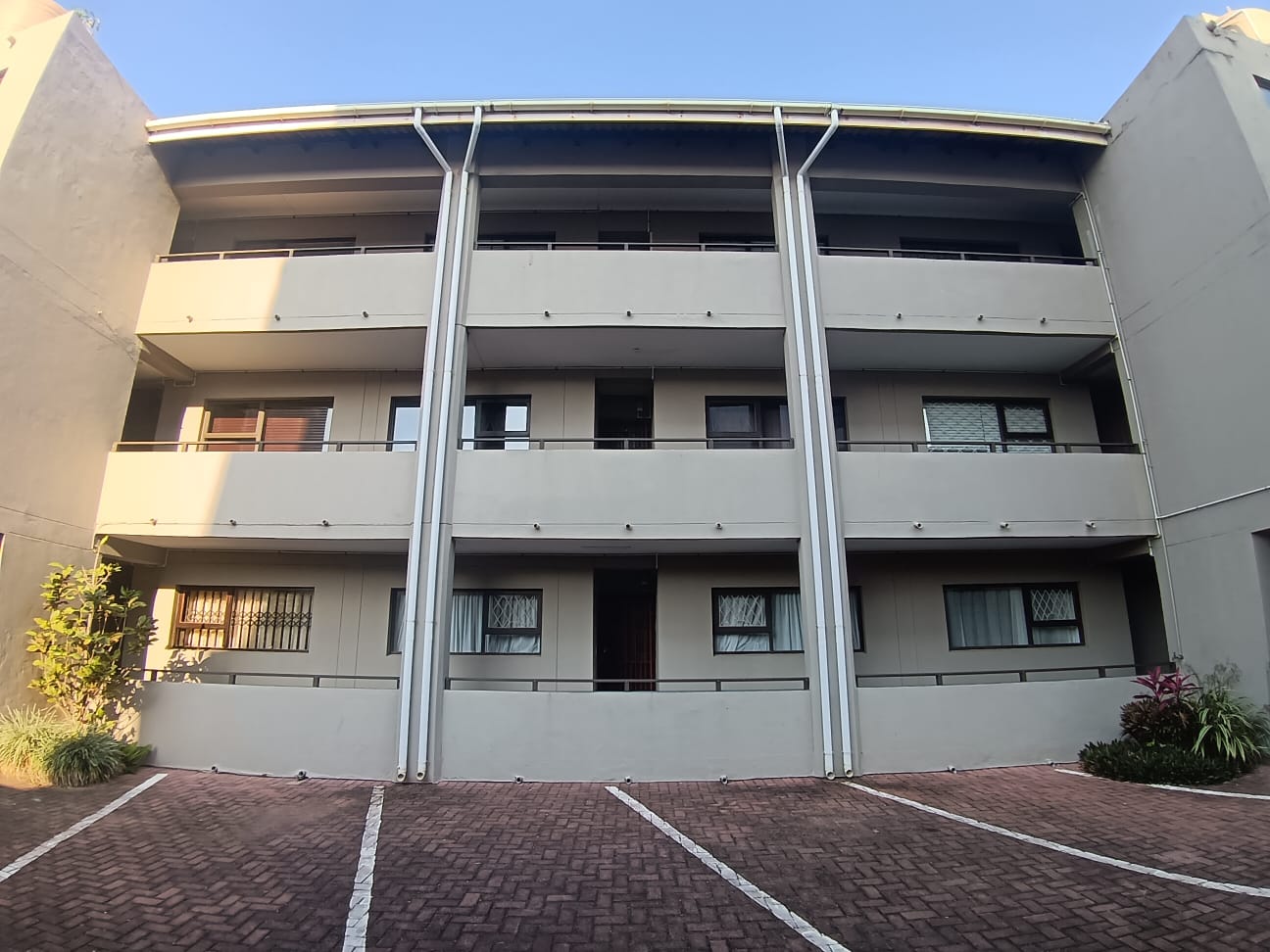 15369645 3 Bedroom, 2 Bathroom, Open plan, Uvongo sea view for Sale