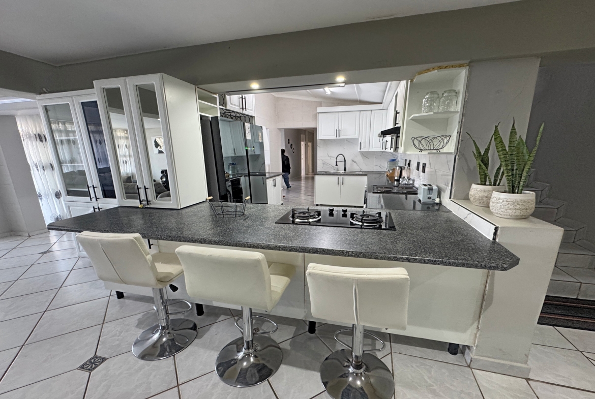 Grand-Scale Coastal Living with Panoramic Ocean Views – Luxury Home & Holiday Investment in Margate