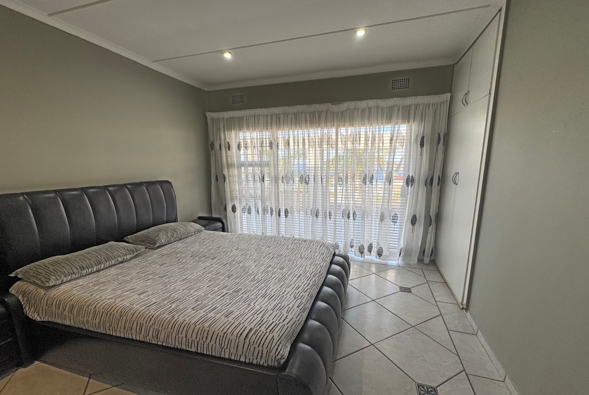 Grand-Scale Coastal Living with Panoramic Ocean Views – Luxury Home & Holiday Investment in Margate