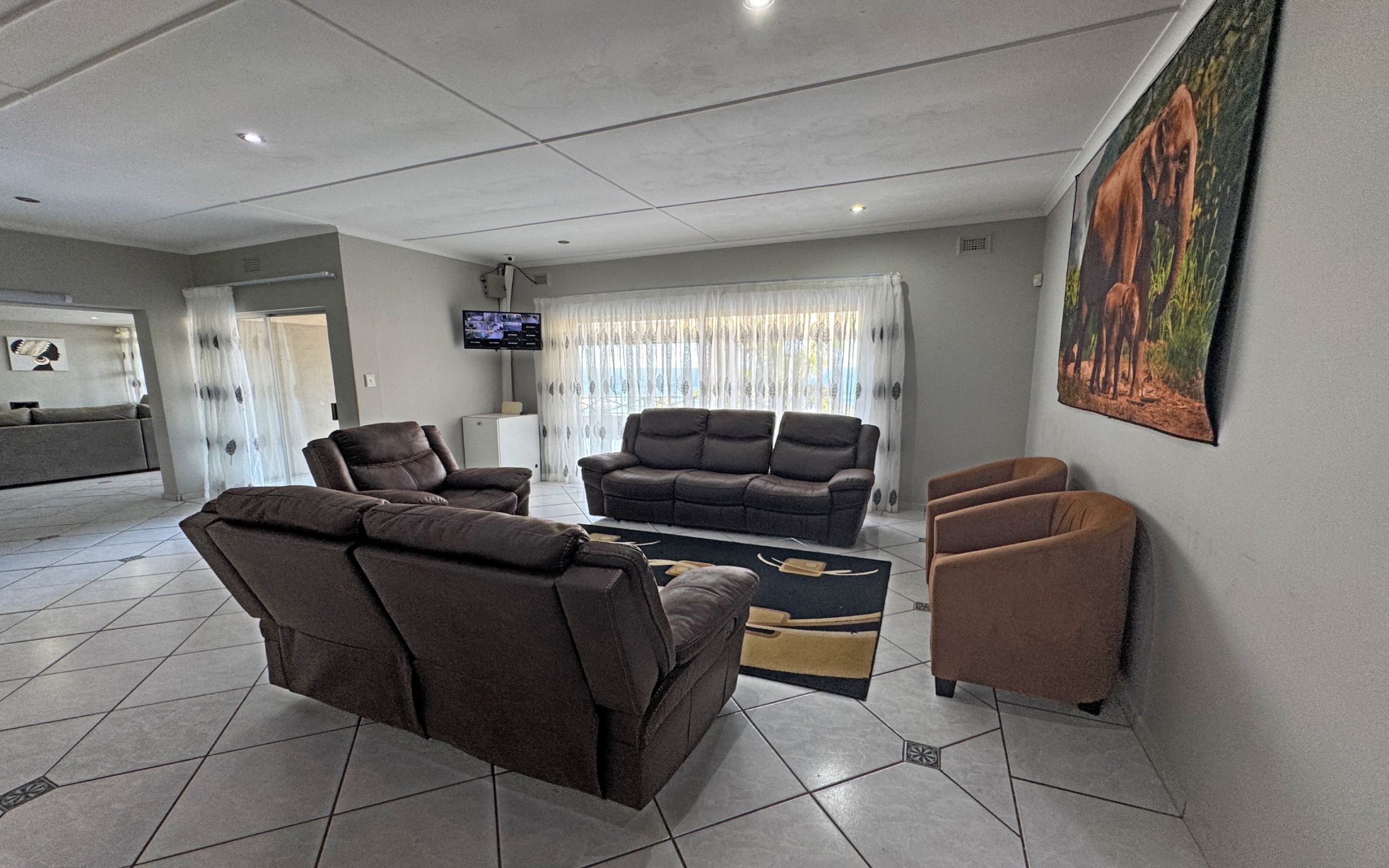 17_tv_room Grand-Scale Coastal Living with Panoramic Ocean Views – Luxury Home & Holiday Investment in Margate
