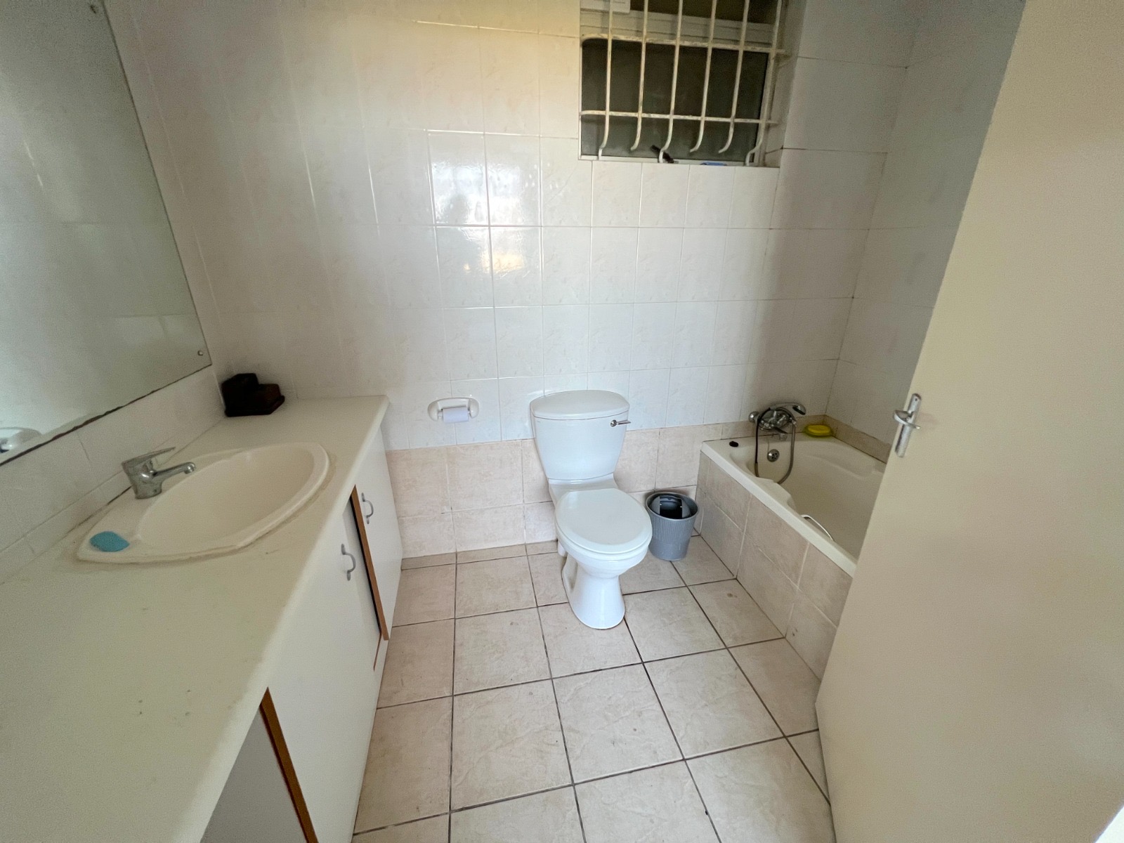 194b69d3-d7ff-44f8-bc65-5541b0c50a1b Stylish 3-bedroom Beachside Retreat with Garden, Patio and Secure-living