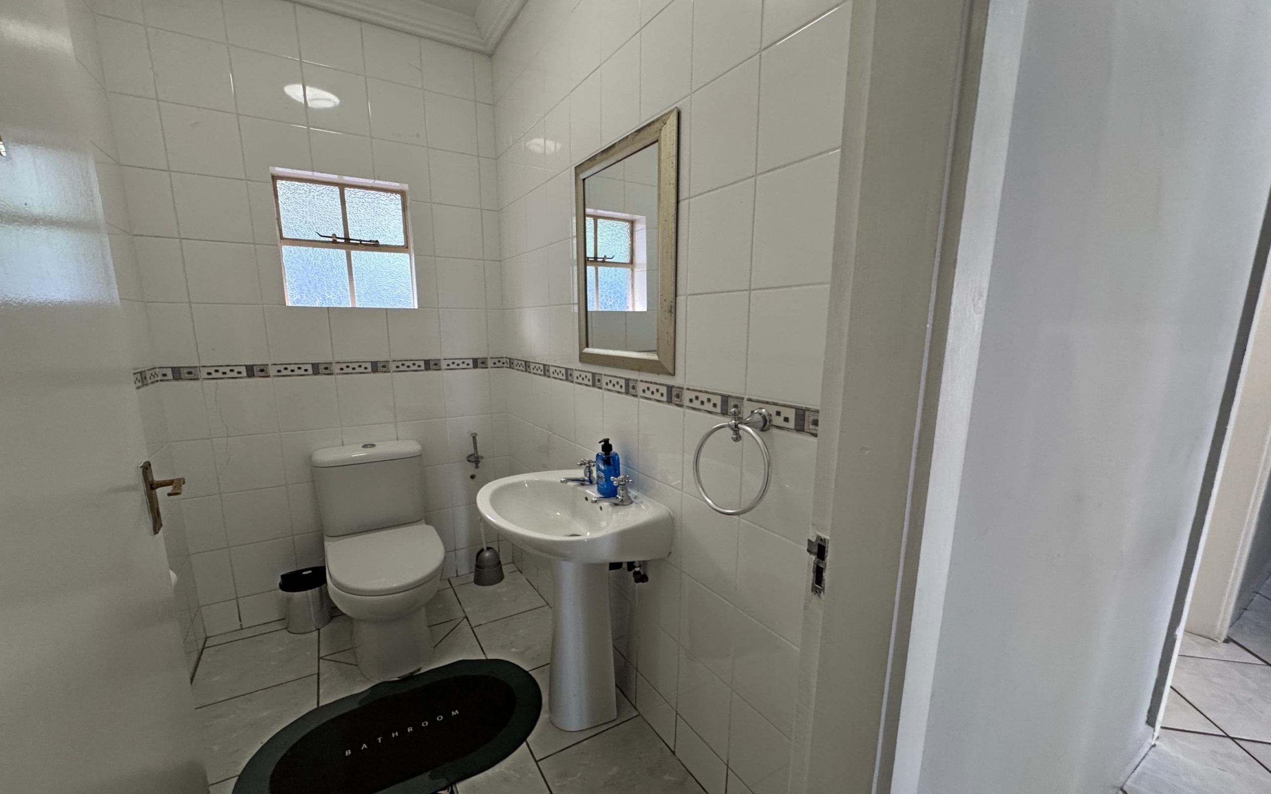 20_extra_bathroom Grand-Scale Coastal Living with Panoramic Ocean Views – Luxury Home & Holiday Investment in Margate