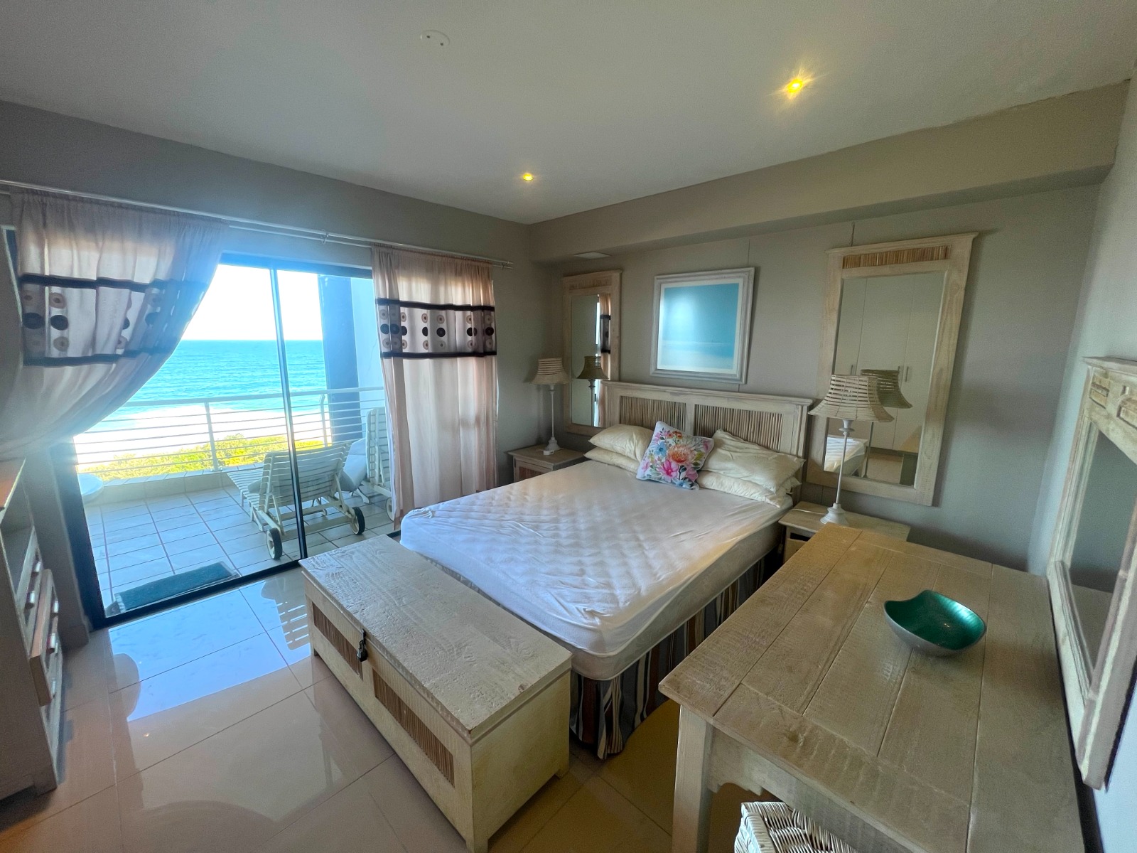 2e0cfd02-c17f-4c59-ac98-21bff70b60f3 Spacious, Bright and Open 4 Bedroom Apartment For Sale