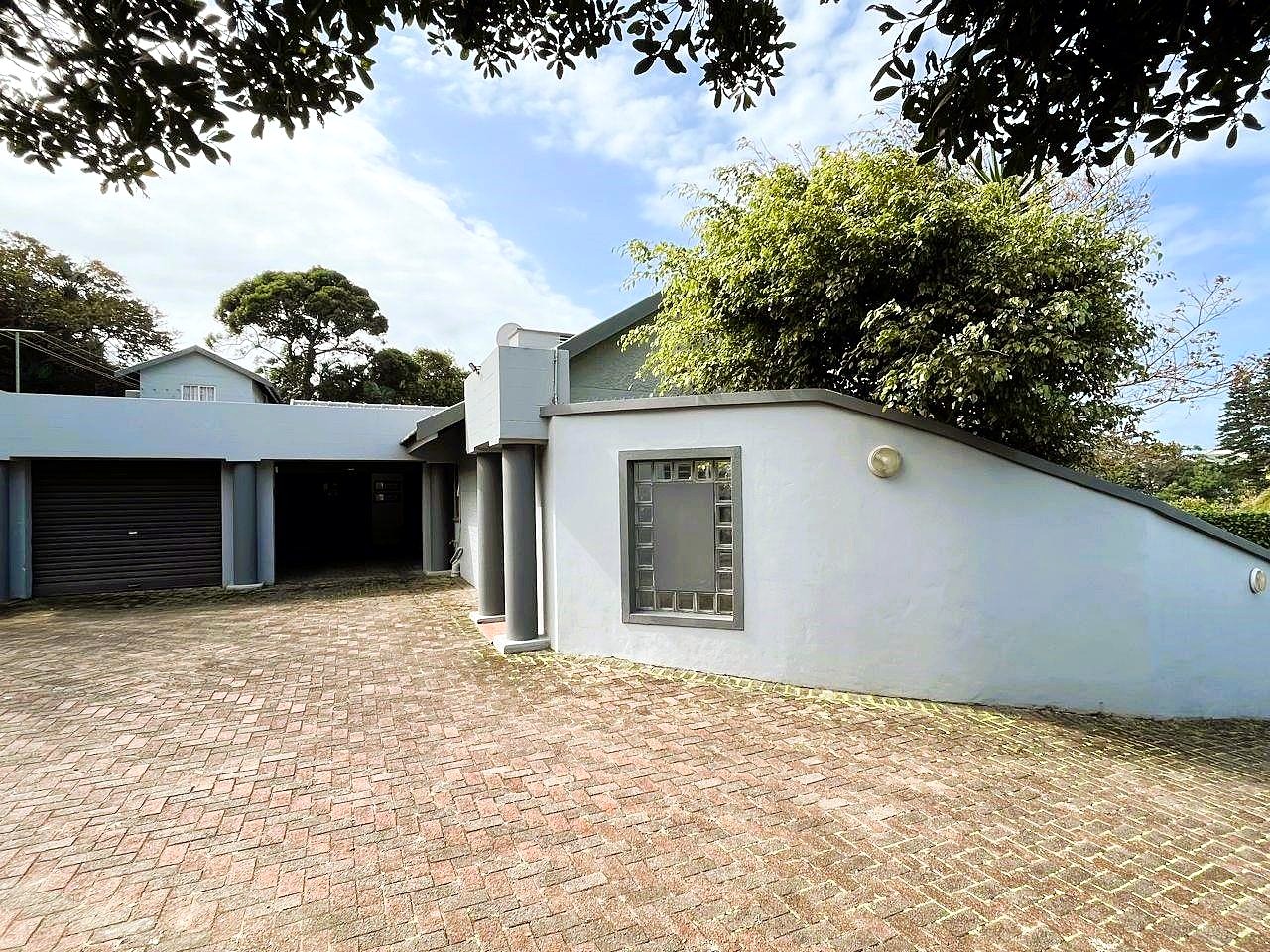 342544143 Seaside Elegance: Discover Your Dream Coastal Retreat with Breathtaking Views