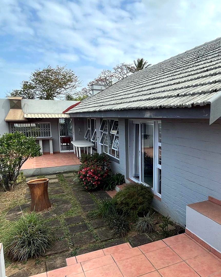 342544144 Seaside Elegance: Discover Your Dream Coastal Retreat with Breathtaking Views