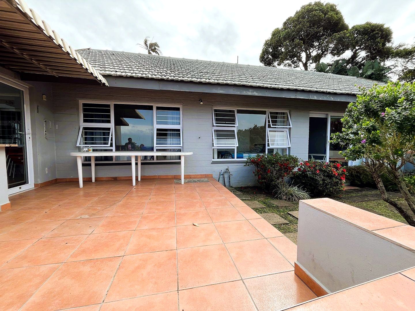 342544148 Seaside Elegance: Discover Your Dream Coastal Retreat with Breathtaking Views