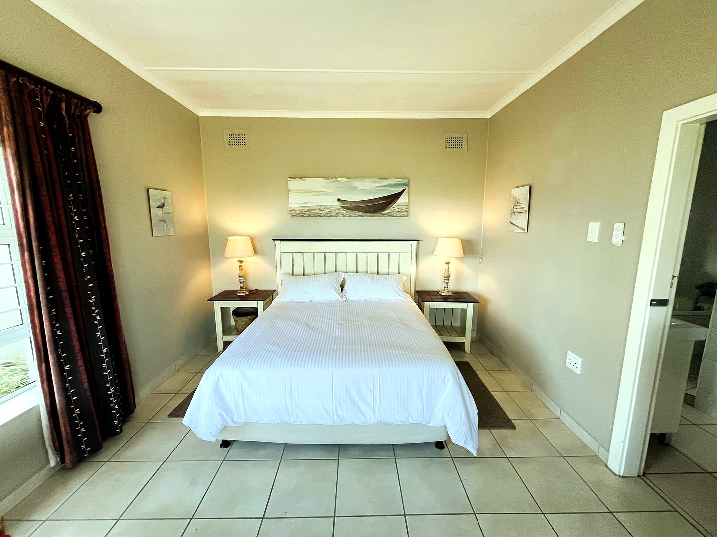 342544172 Seaside Elegance: Discover Your Dream Coastal Retreat with Breathtaking Views