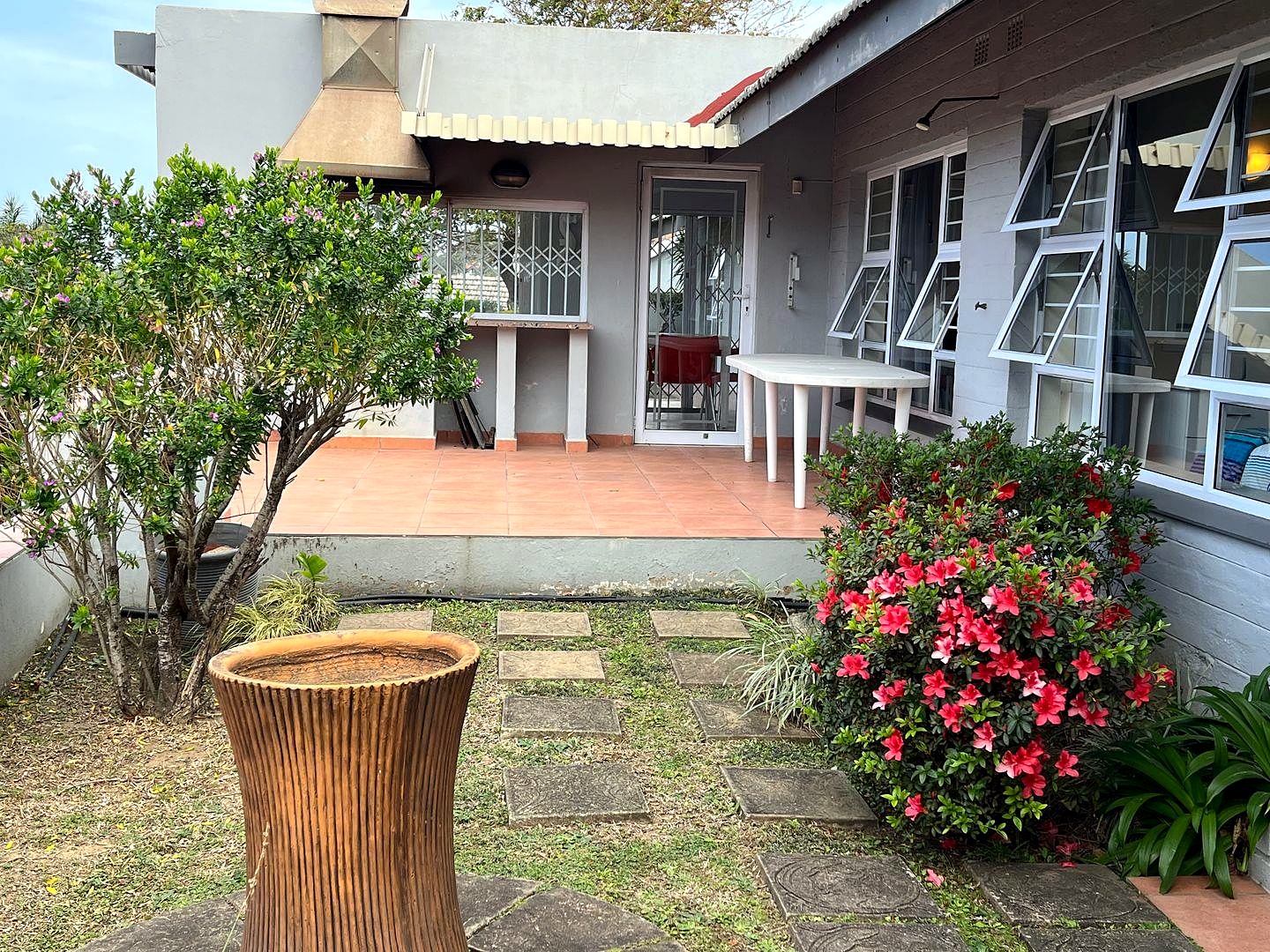342544186 Seaside Elegance: Discover Your Dream Coastal Retreat with Breathtaking Views
