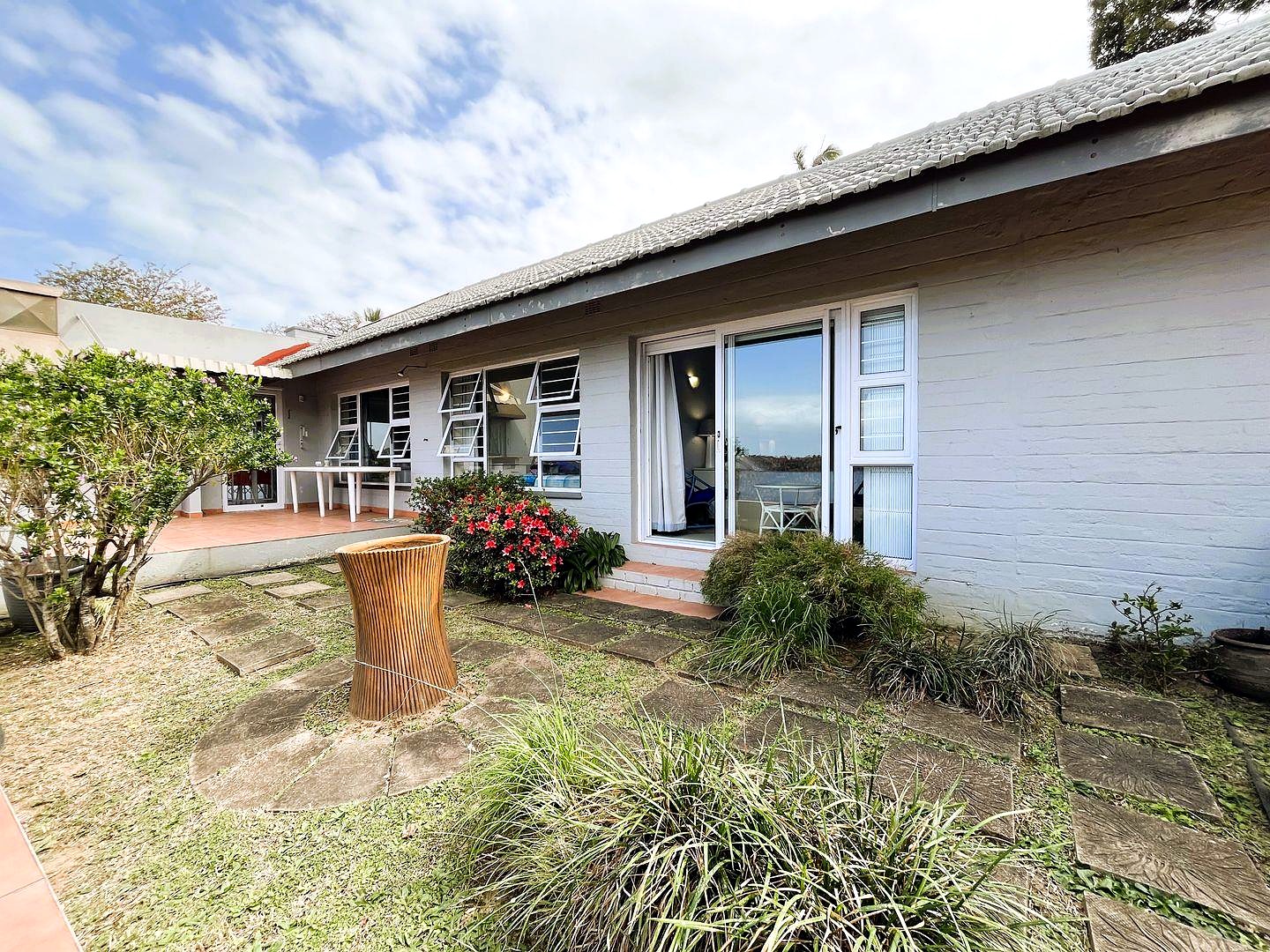 342544189 Seaside Elegance: Discover Your Dream Coastal Retreat with Breathtaking Views